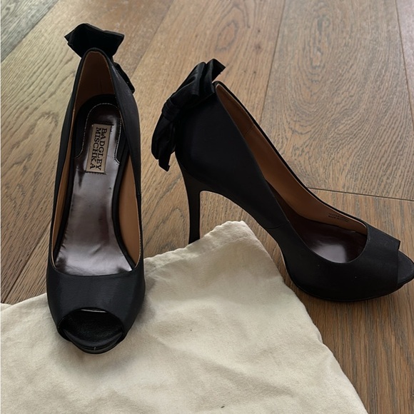 Badgley Mischka Elegant Black Satin Heels - Picture 1 of 5